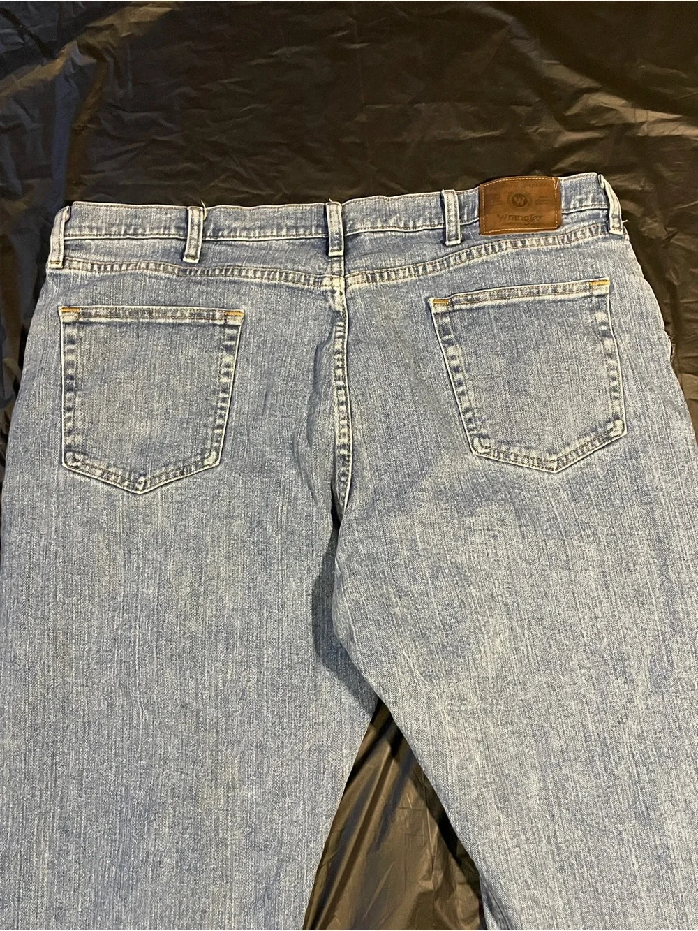 Wrangler Mens Relaxed Fit Light Wash Denim Jeans 40x29